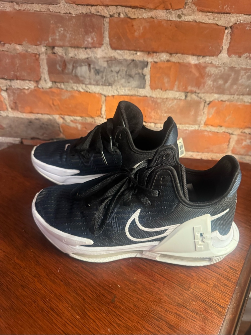 Nike LeBron Witness 7 Lakers Basketball Shoes Men’s 6 Women’s 7.5